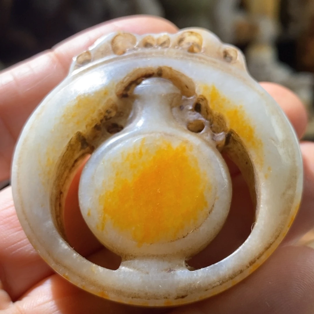 颈饰未镶嵌和田玉（青玉）