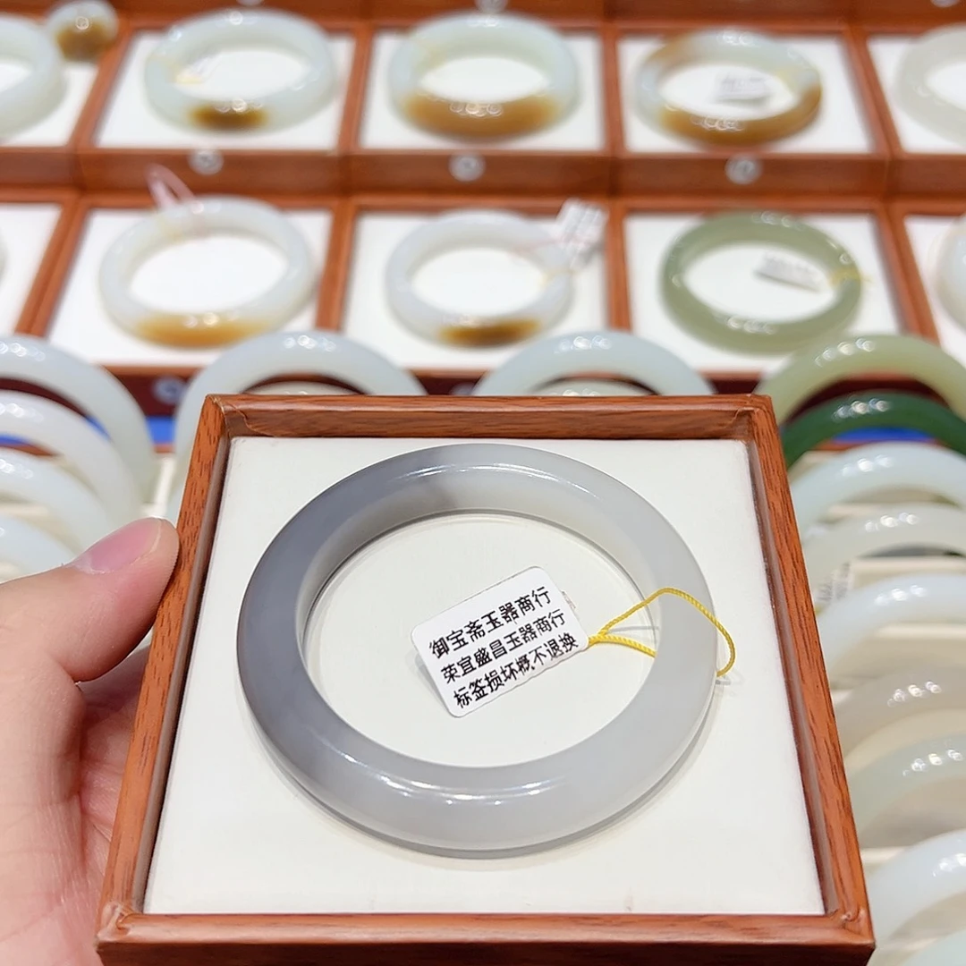 和田玉手镯未镶嵌白冰烟紫半山水