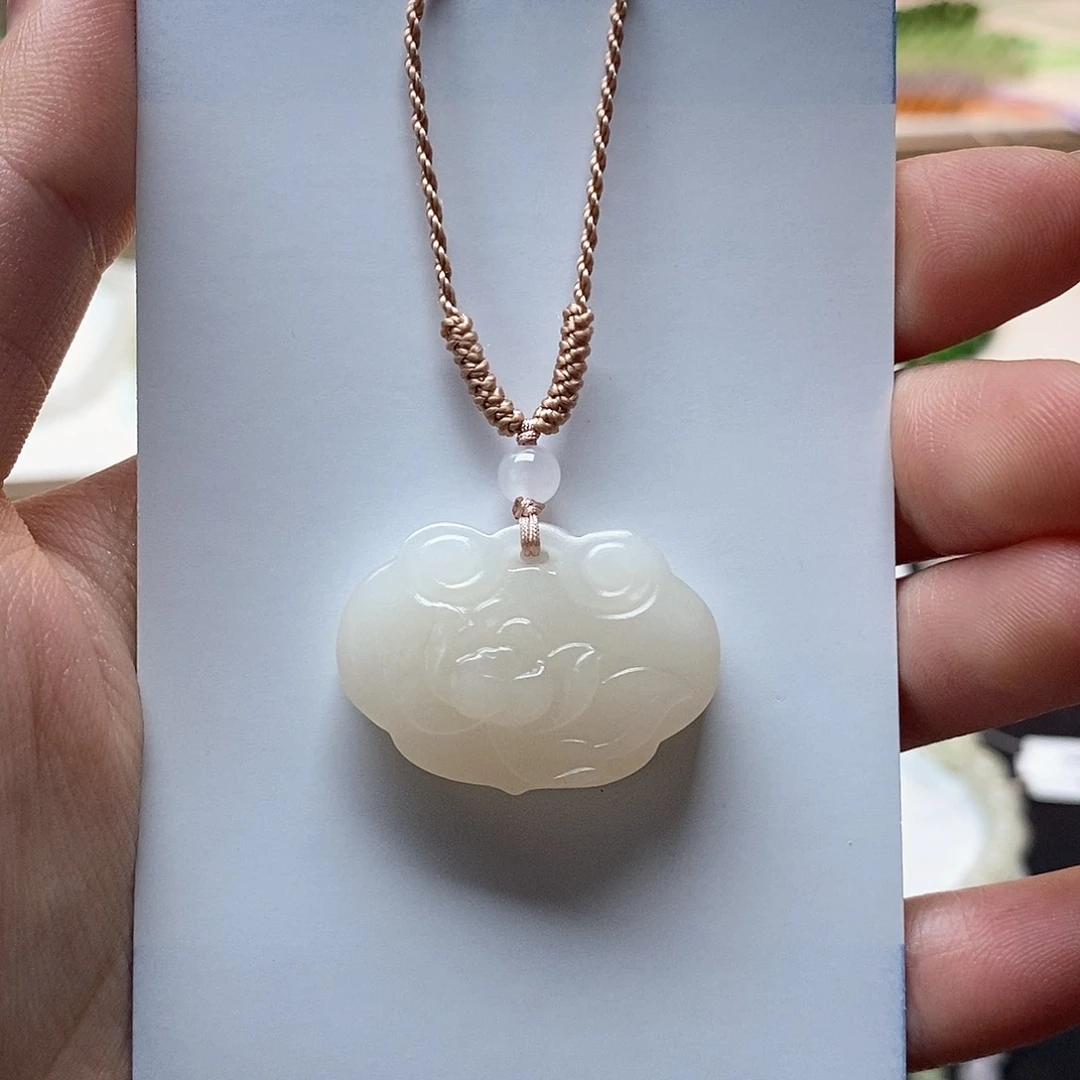 和田玉颈饰未镶嵌藕粉平安锁