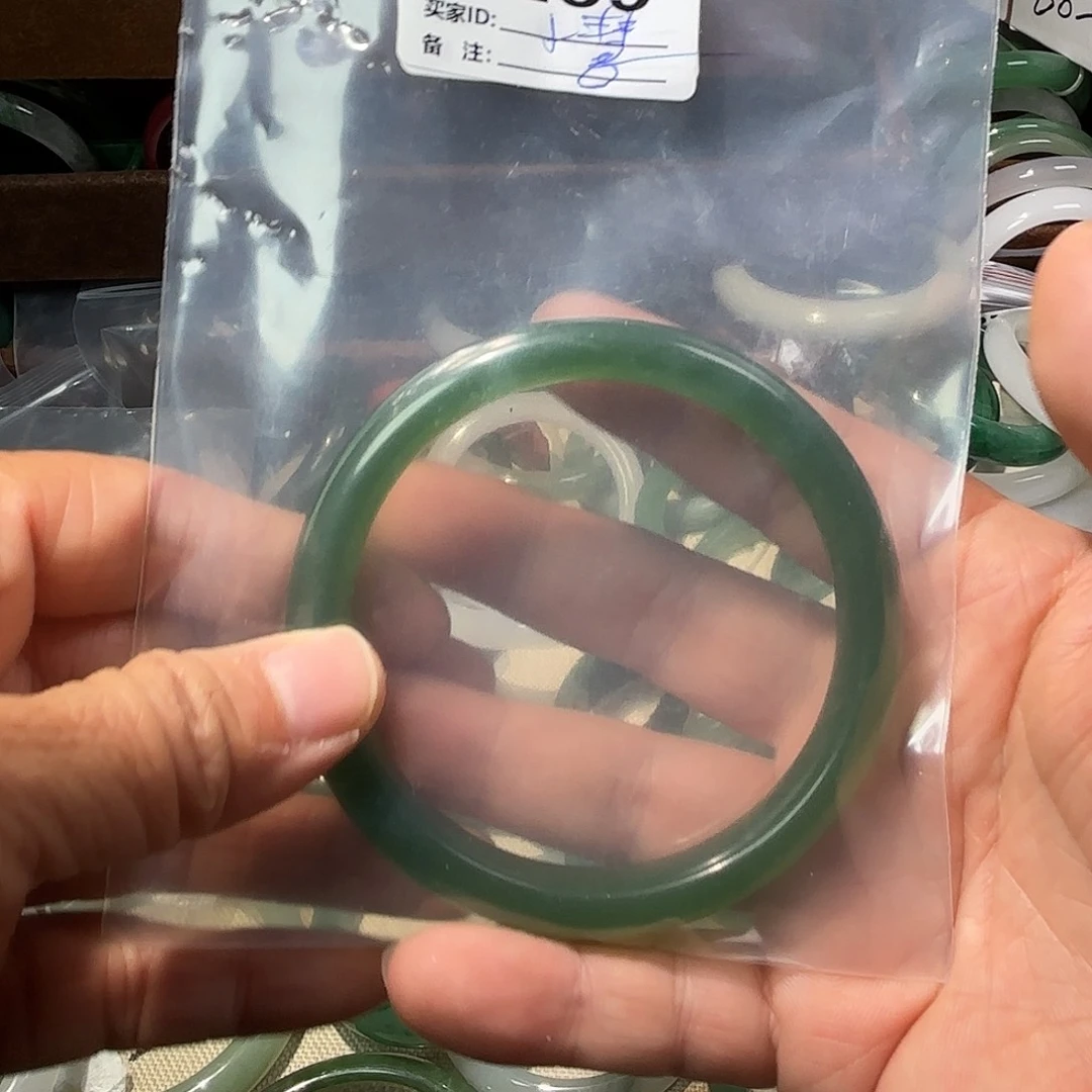 石英质玉未镶嵌颈饰