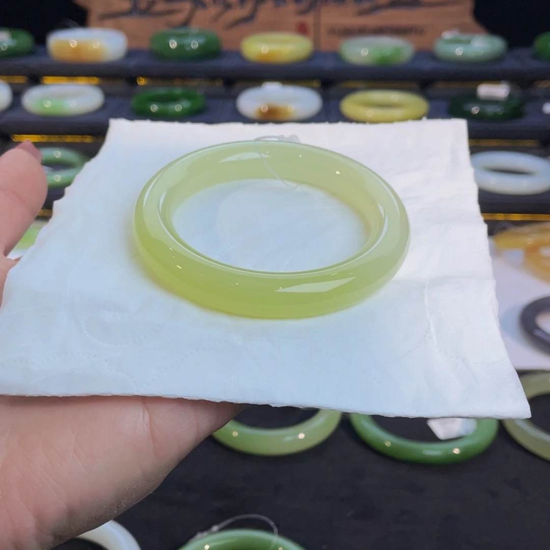 未镶嵌手镯和田玉黄口渐变手镯56