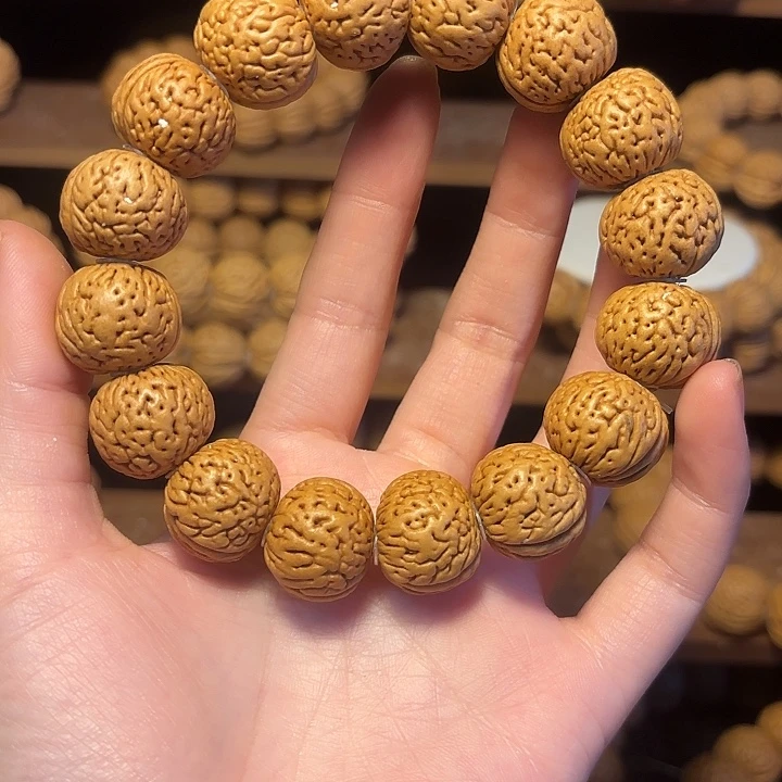 鹏***里桃核吊坠苹果园串