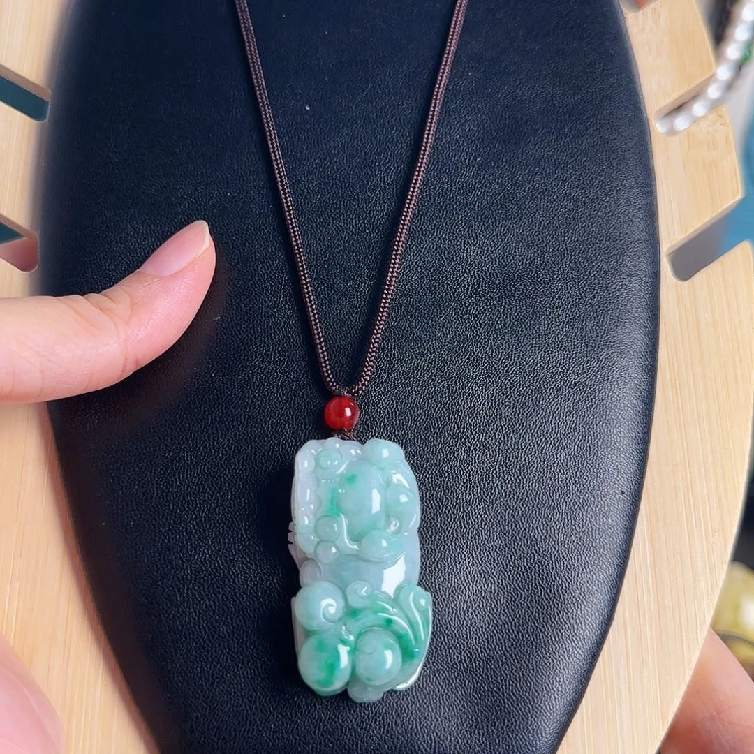 翡翠未镶嵌颈饰缅甸a货翡翠飘花阳绿貔貅