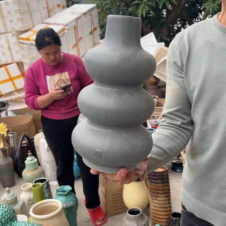 瓶高度33厘米口径6厘米微瑕捡漏上釉不匀