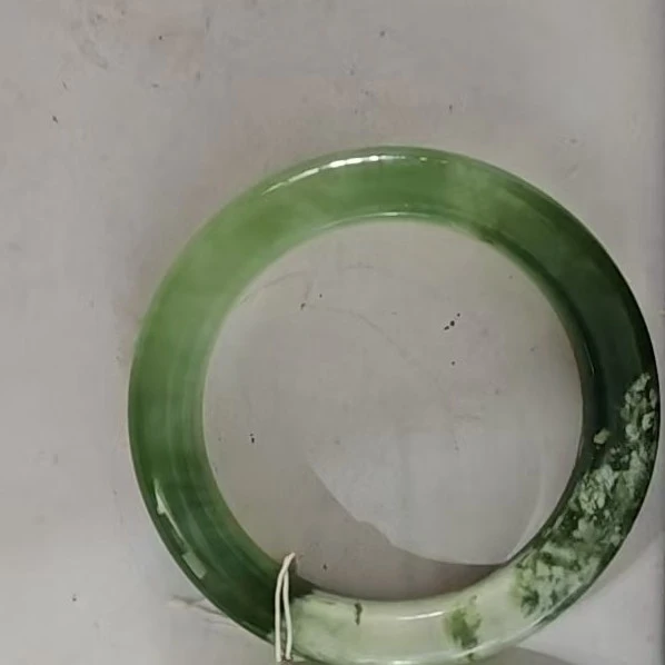 岫玉手镯 手工雕刻