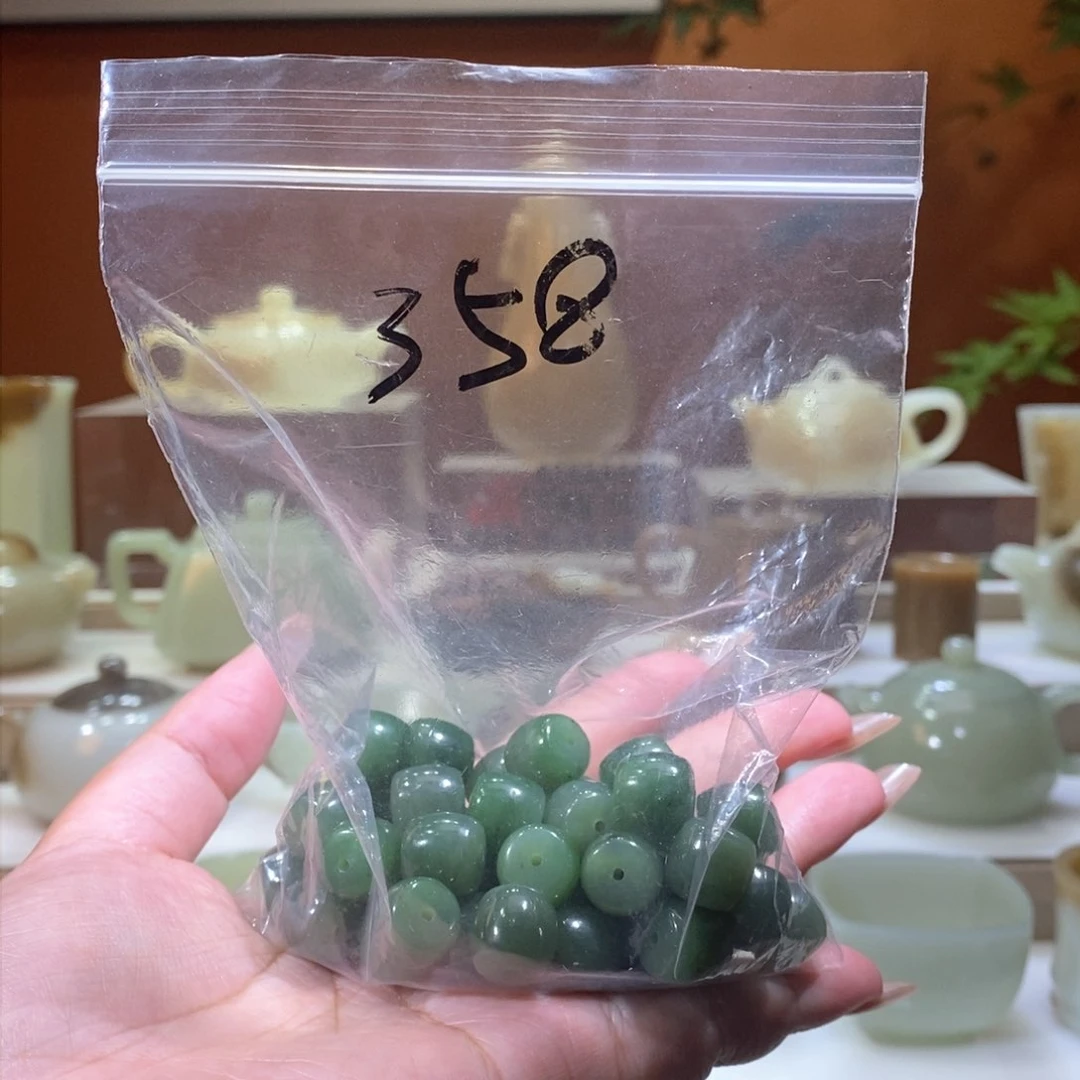 和田玉未镶嵌摆件碧玉散珠福利113g