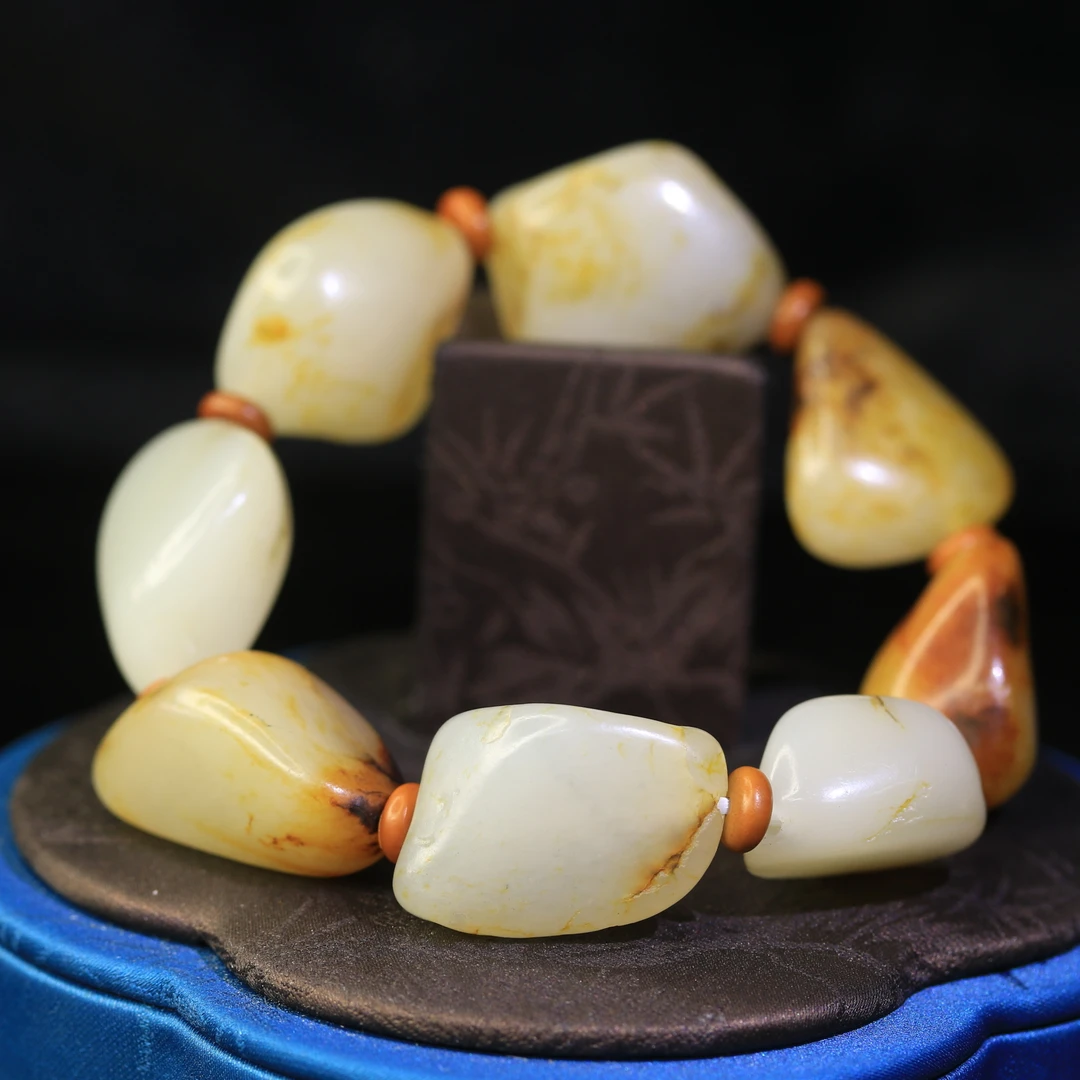 38和田玉黑红皮籽手串/000039保利厦门拍卖