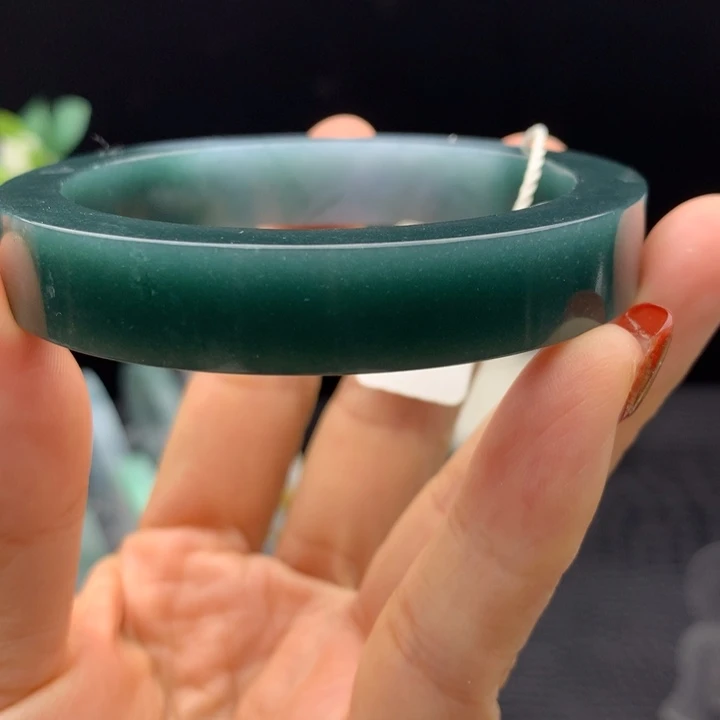 定制翡翠未镶嵌翡翠手镯