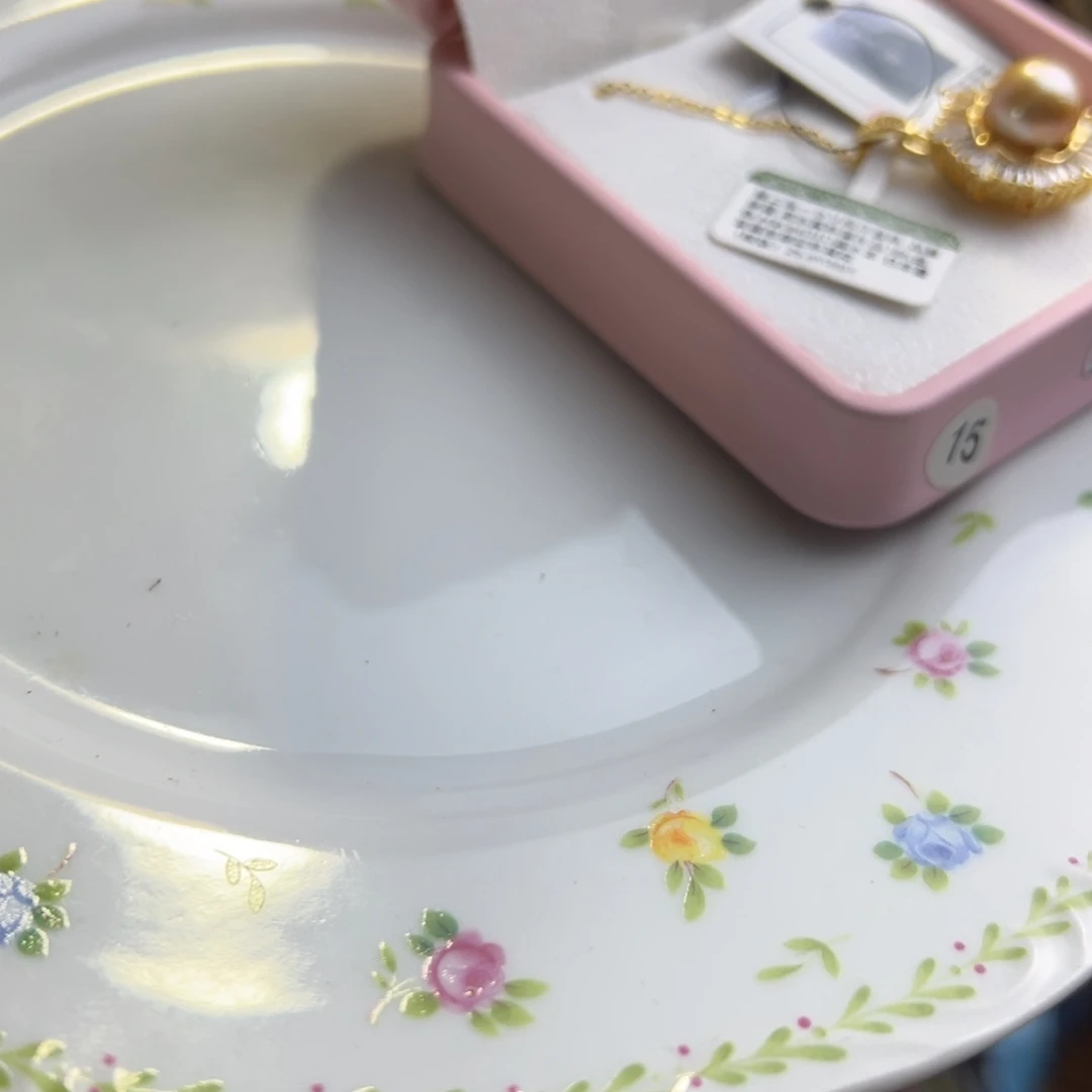 b 金银珠宝玉石镶嵌的建盏