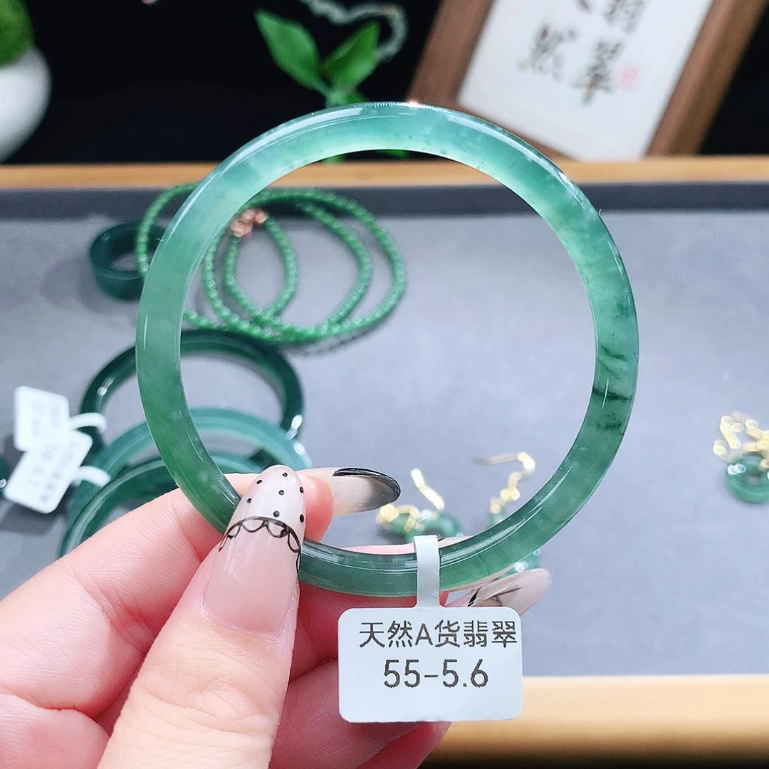 翡翠手镯（圆镯）未镶嵌