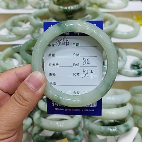 水***晶未镶嵌透闪石-蛇纹石玉手镯