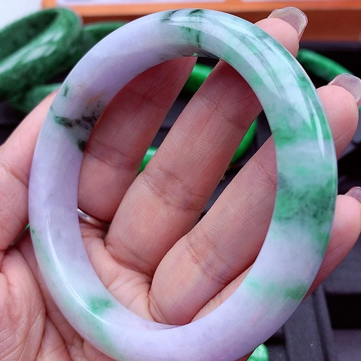 翡翠手镯未镶嵌翡翠