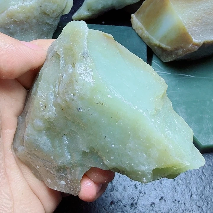 和田玉（糖玉）未镶嵌珠宝奇石