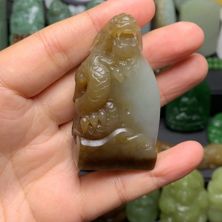 张***猛和田玉未镶嵌颈饰