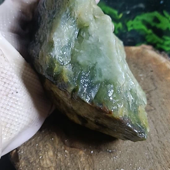 蛇纹石玉未镶嵌珠宝奇石