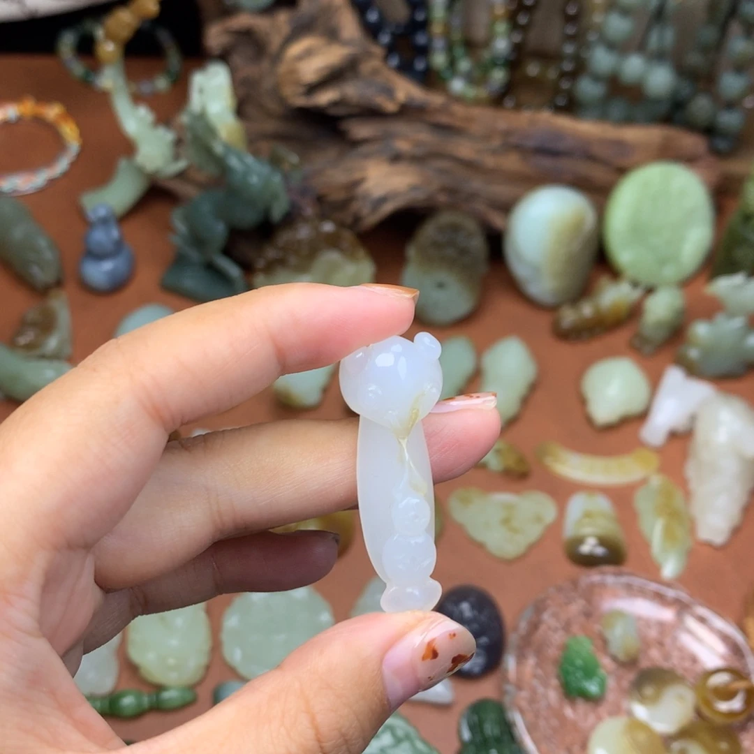 和田玉未镶嵌挂件