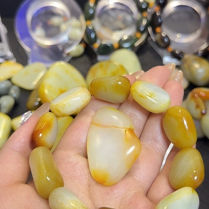 铭***业和田玉未镶嵌挂件