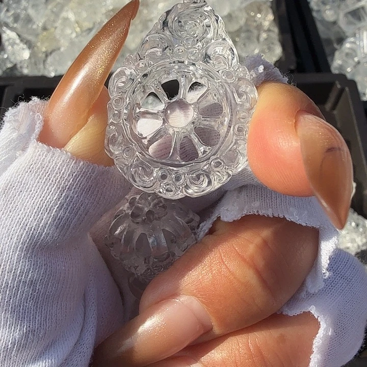 T***y未镶嵌水晶车挂水晶