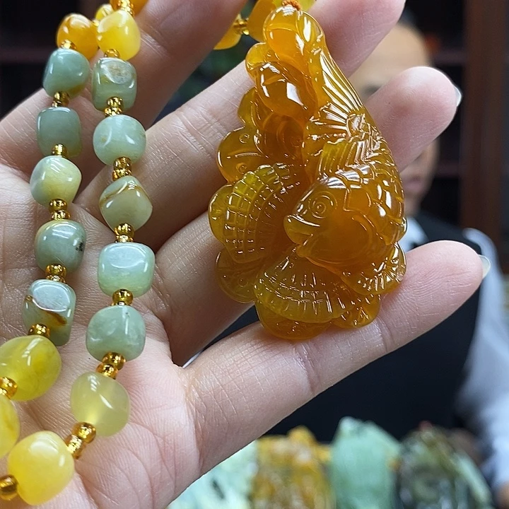 蛇纹石玉未镶嵌颈饰