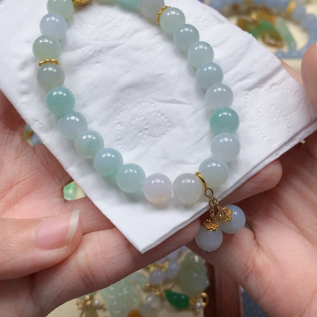 翡翠未镶嵌颈饰是