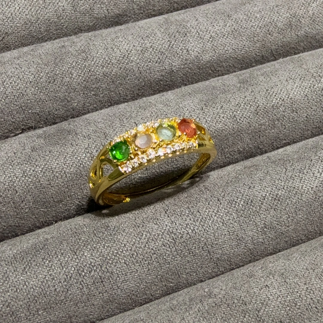 Q120 精美珠宝戒指 尺寸 3*3 mm