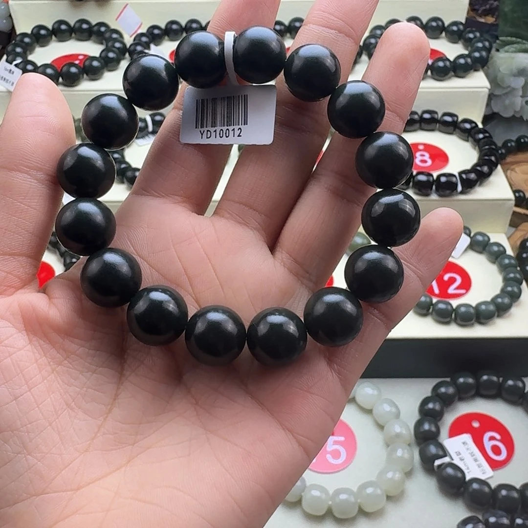 向***往和田玉未镶嵌手串