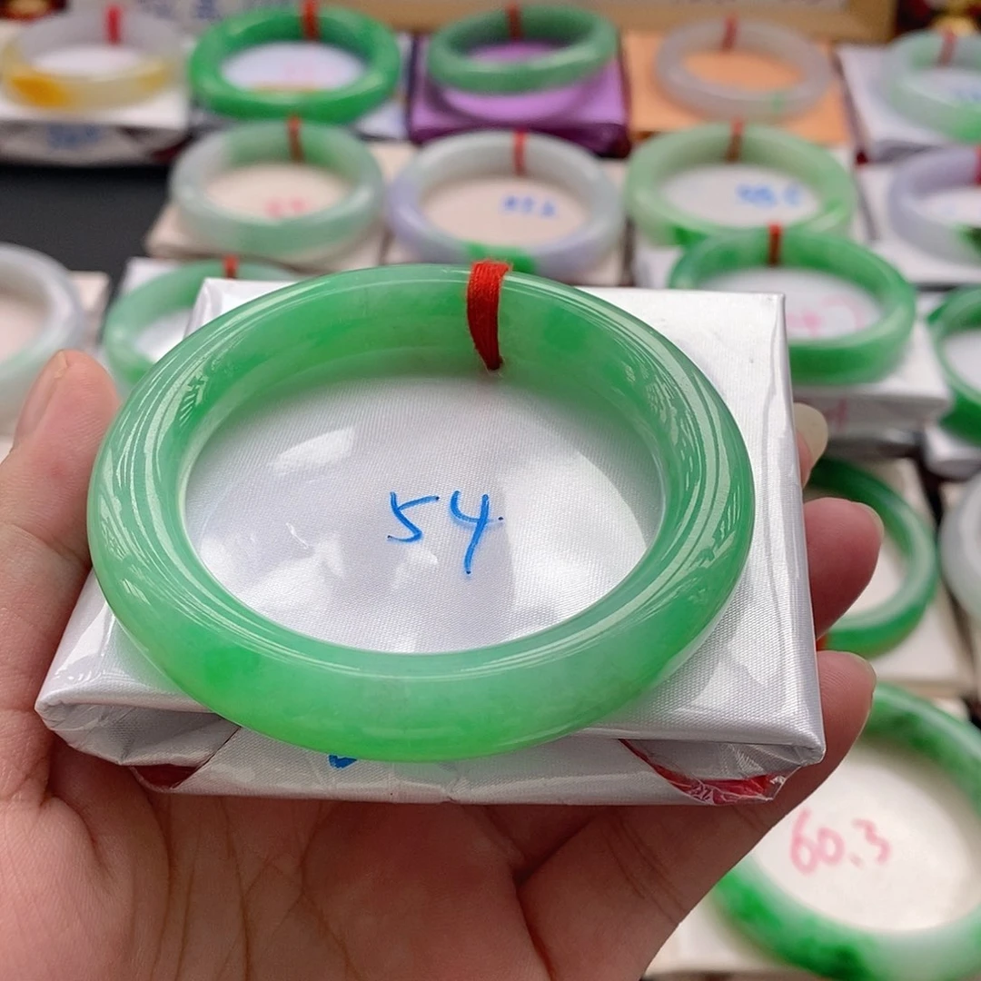 翡翠手镯未镶嵌茉*手镯