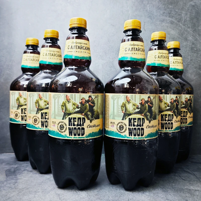 俄罗斯进口雪松树未过滤啤酒俄罗斯啤酒清淡大麦黄啤酒1.35升/瓶