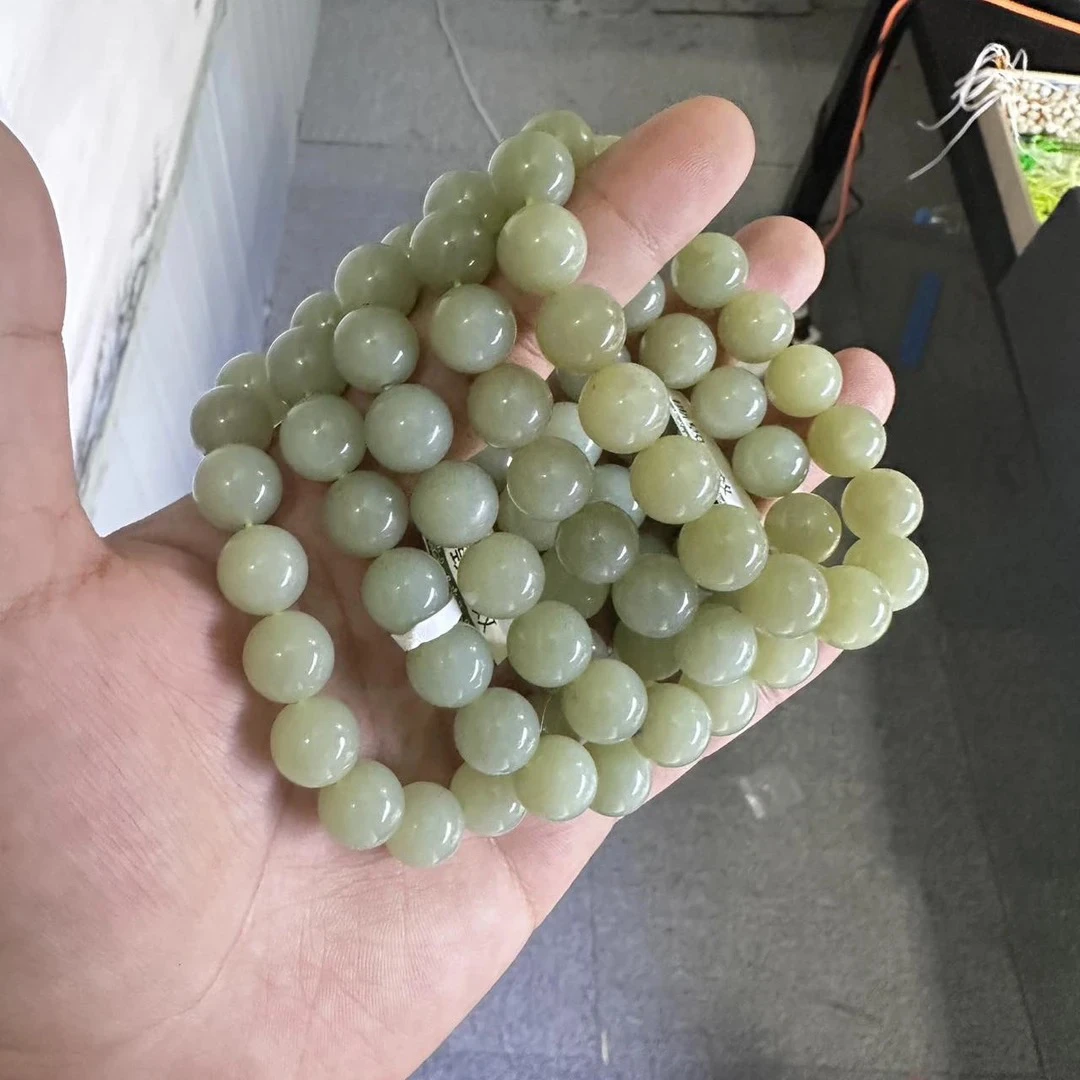 天然和田玉高清白卡12左右多样性拍一发一