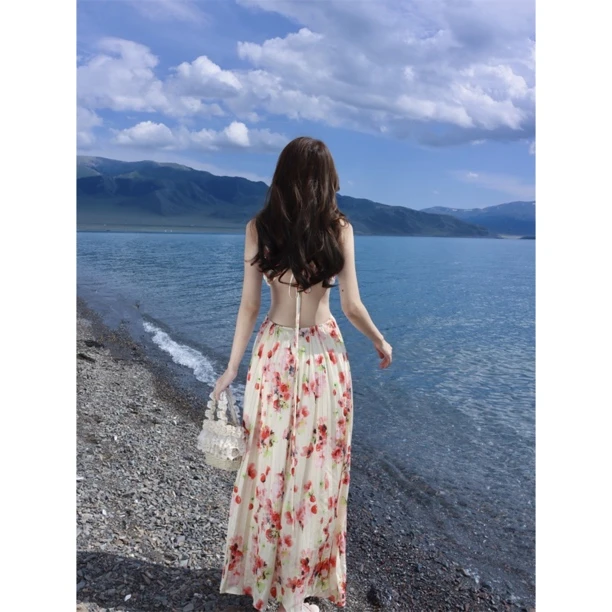JIAKUN海边度假风大露背碎花百褶裙女夏天旅游性感沙滩吊带长裙子