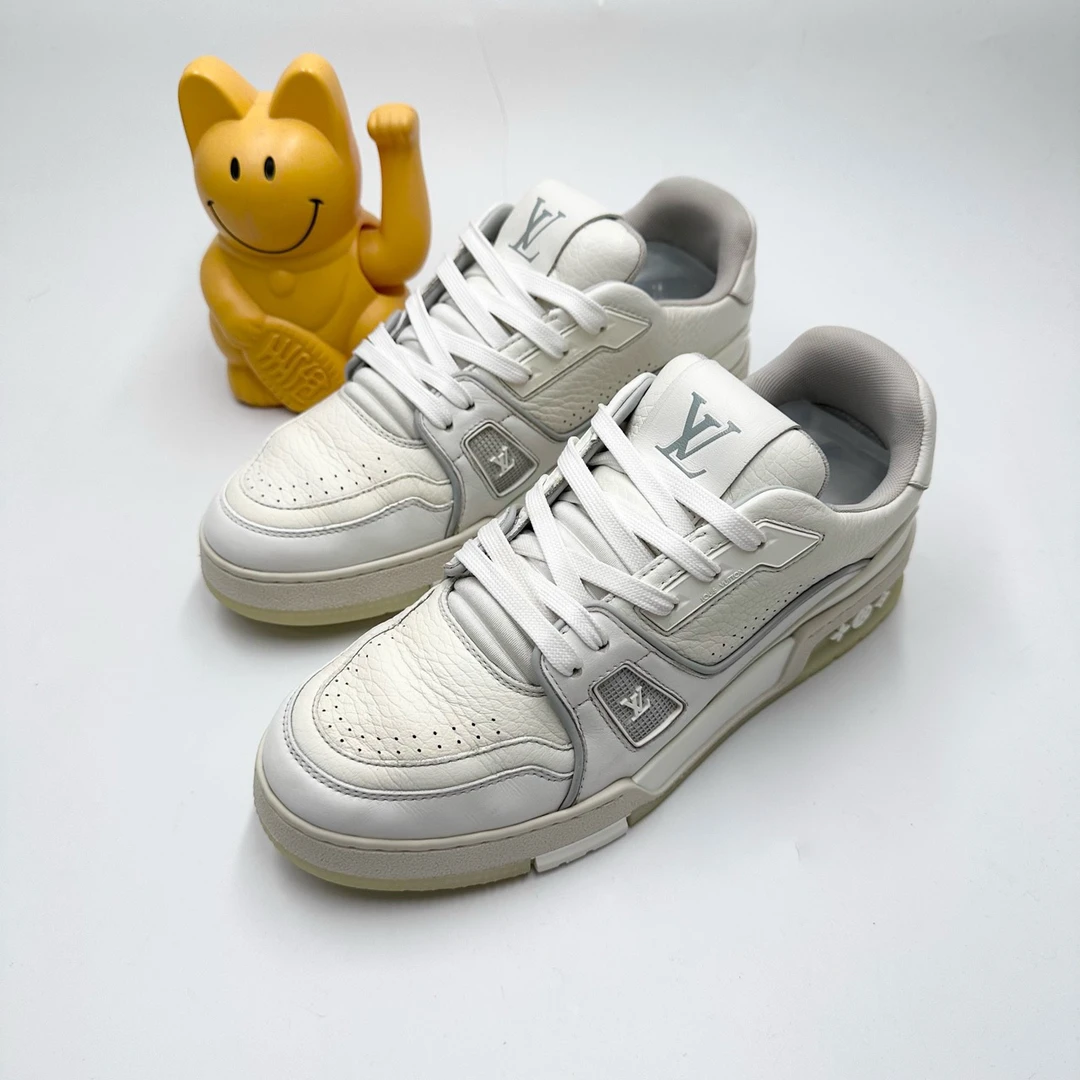 95新 LouisVuitton/路易威登 BB0466/Lv/39码/白水泥Trainer板鞋