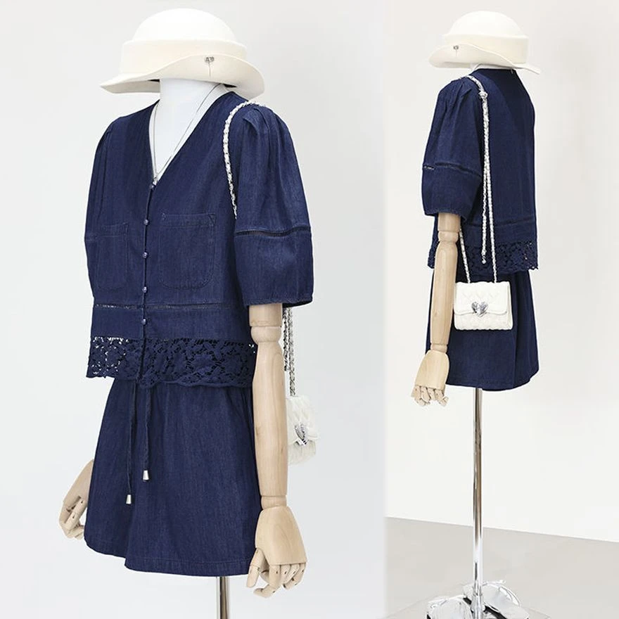 2025夏季新款韩系时尚设计感蕾丝拼接镂空袖上衣阔腿短裤两件套