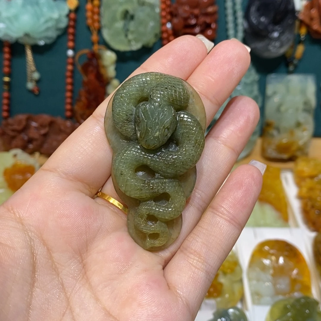 未镶嵌蛇纹石玉颈饰