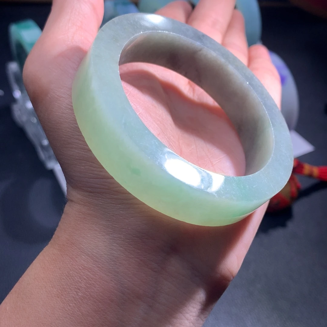 未镶嵌翡翠手镯定制翡翠