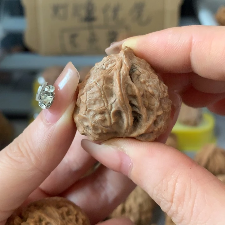 江***2吊坠文玩核桃异形单只，有瑕疵