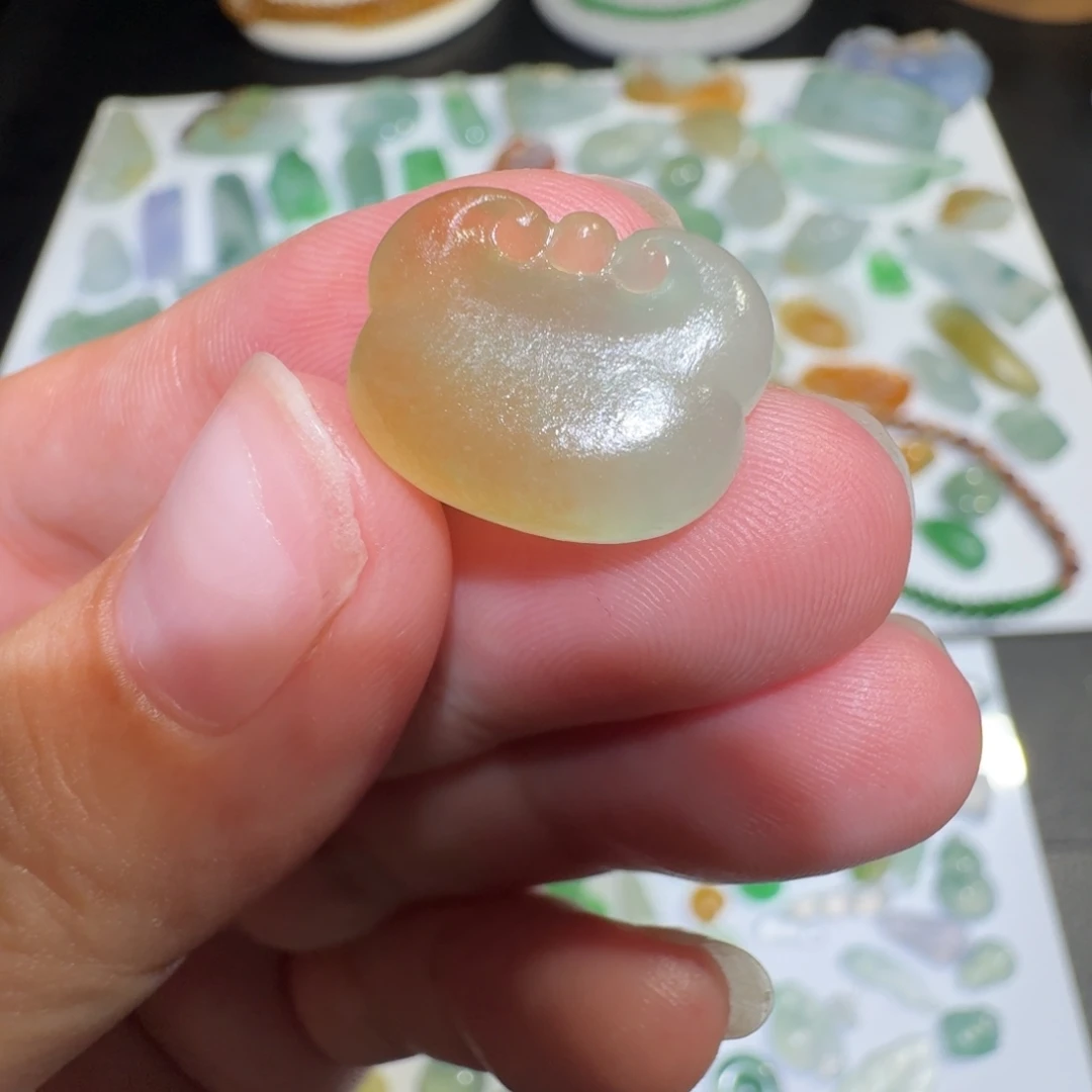 定制翡翠未镶嵌冰黄如意锁