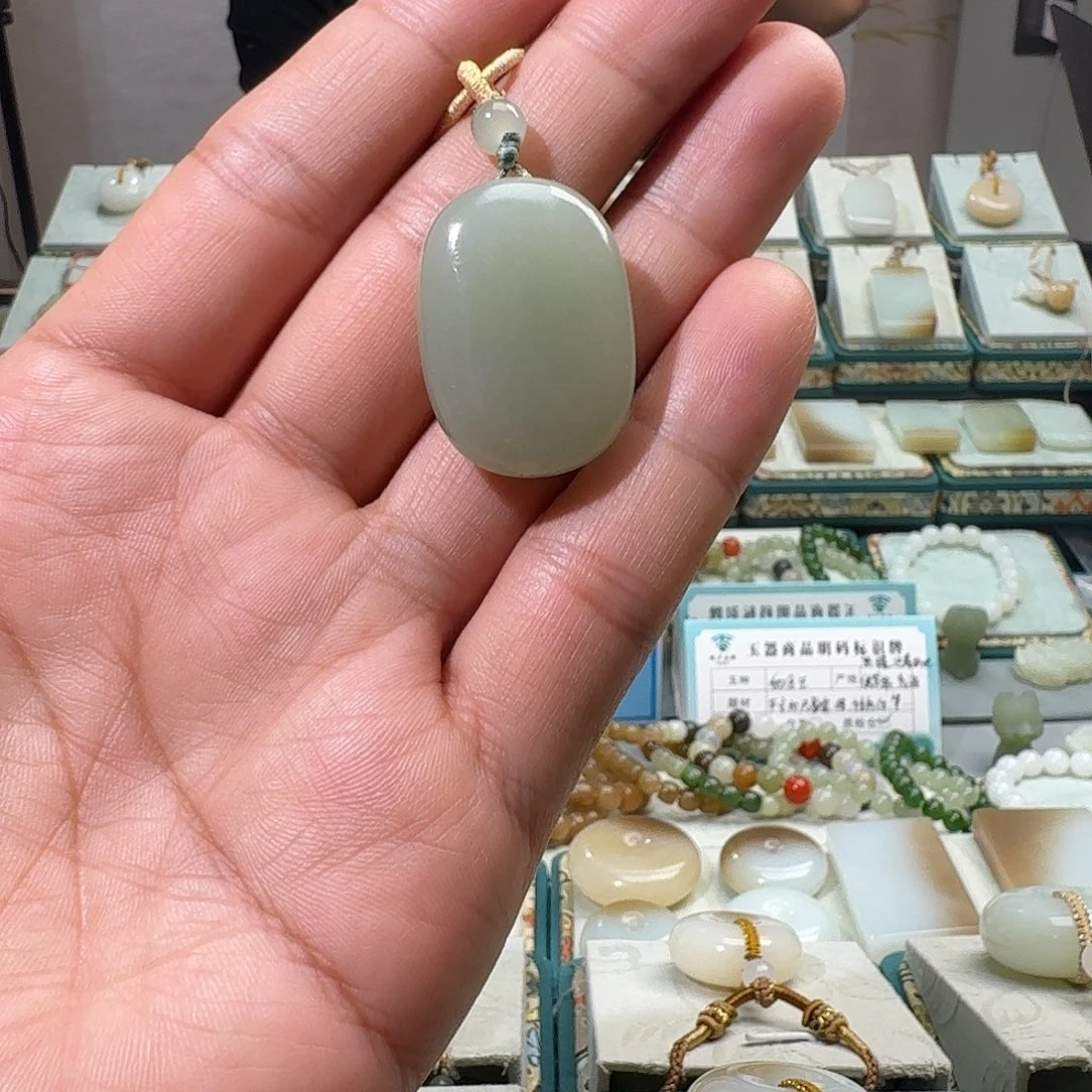 颈饰未镶嵌和田玉