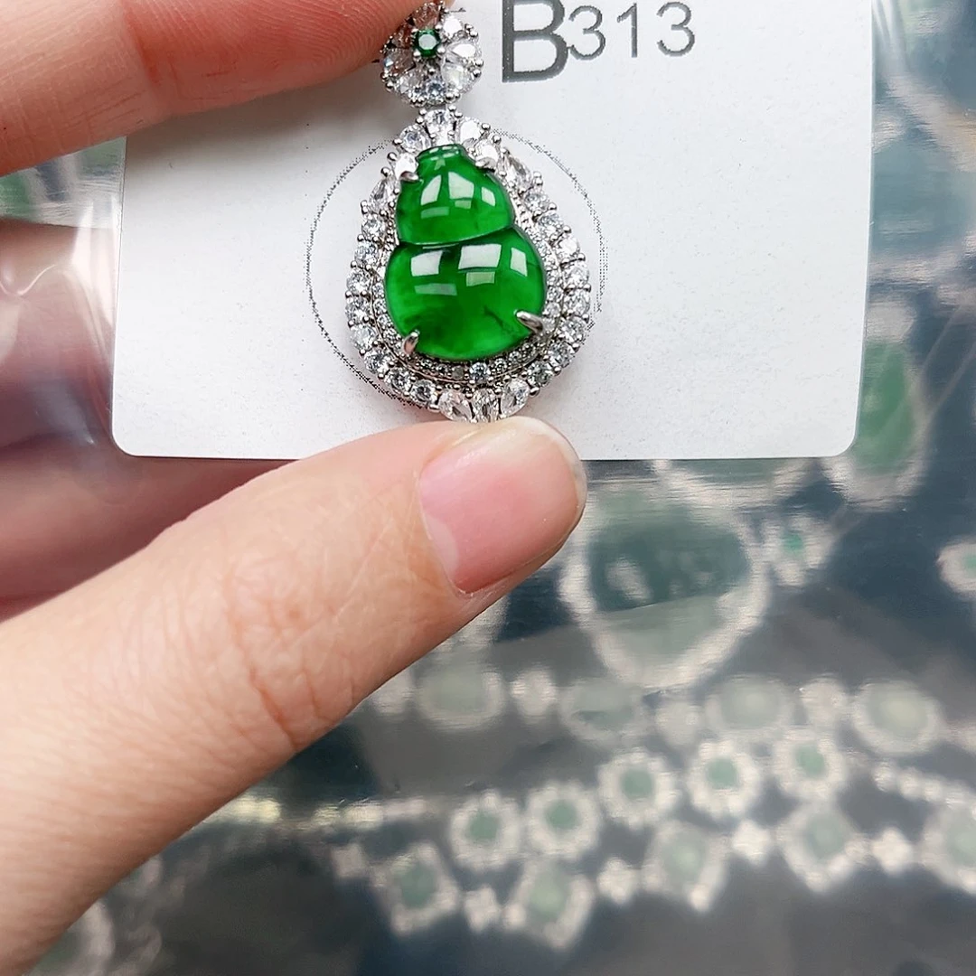 翡翠颈饰未镶嵌翡翠313