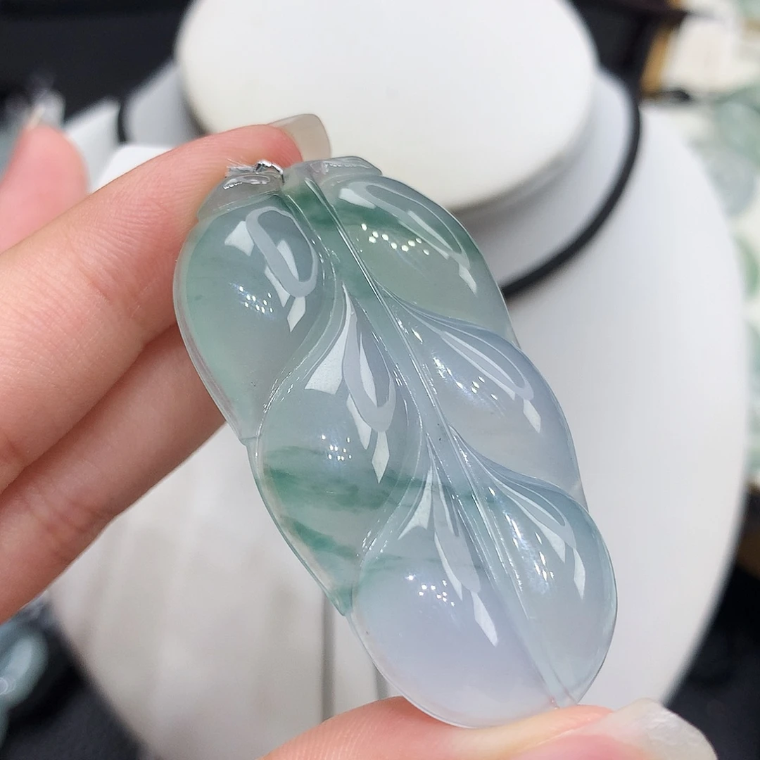 翡翠未镶嵌胸饰翡翠81，52.1/29.3/6.2