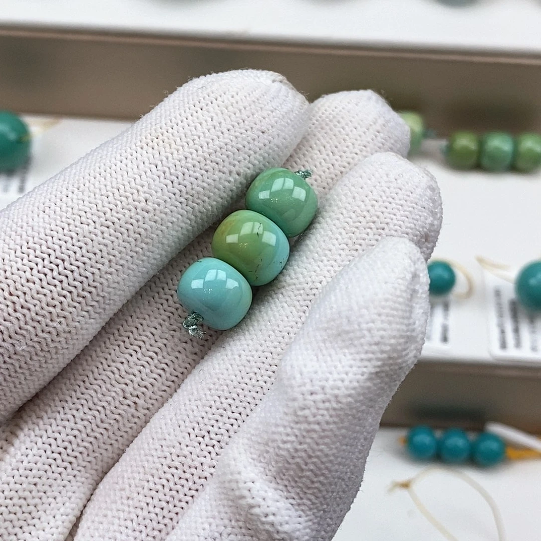 绿松石未镶嵌顶腰珠一套