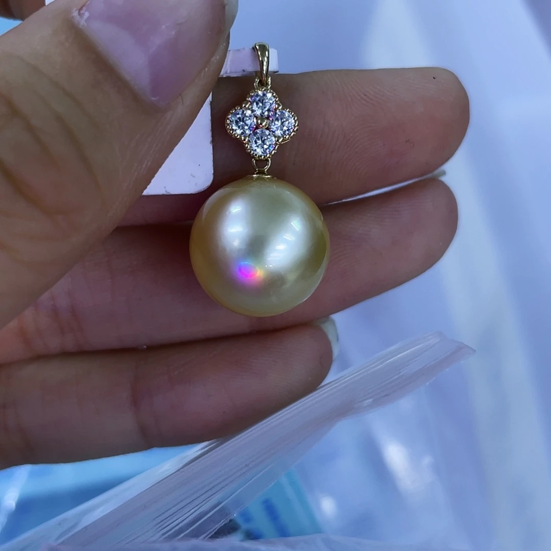 颈饰18K金镶嵌海水珍珠