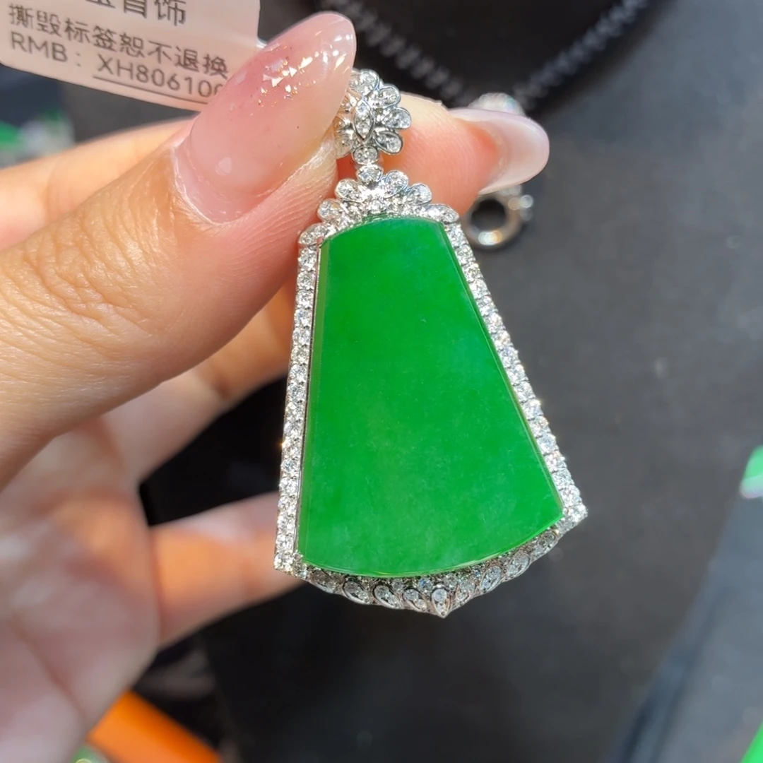 翡翠18K金镶嵌颈饰天然缅甸翡翠