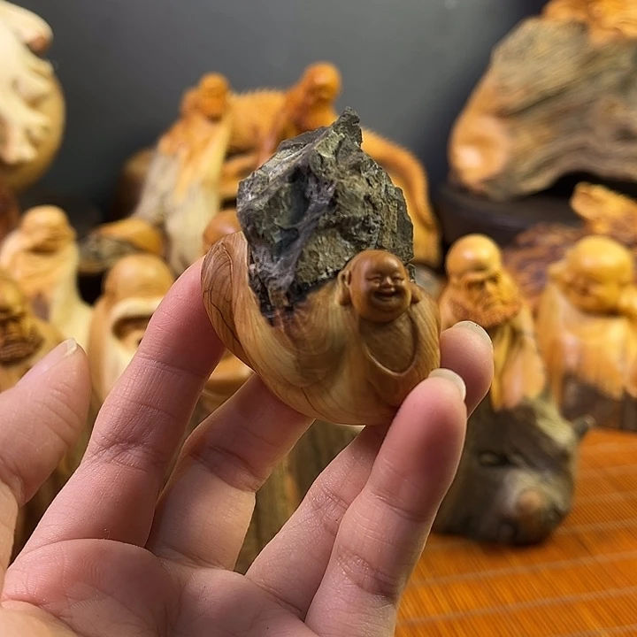 柏木（崖柏）卡石弥勒