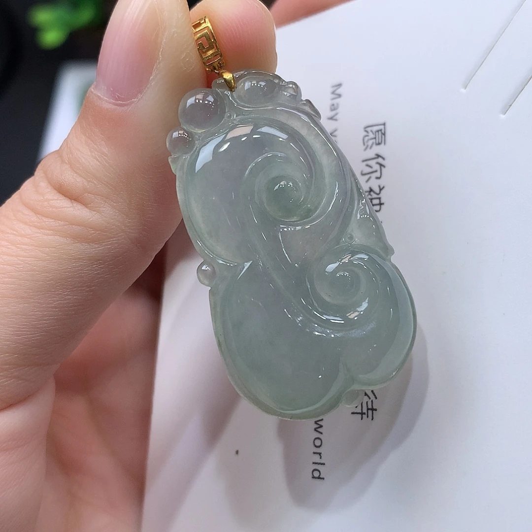 翡翠未镶嵌颈饰如意