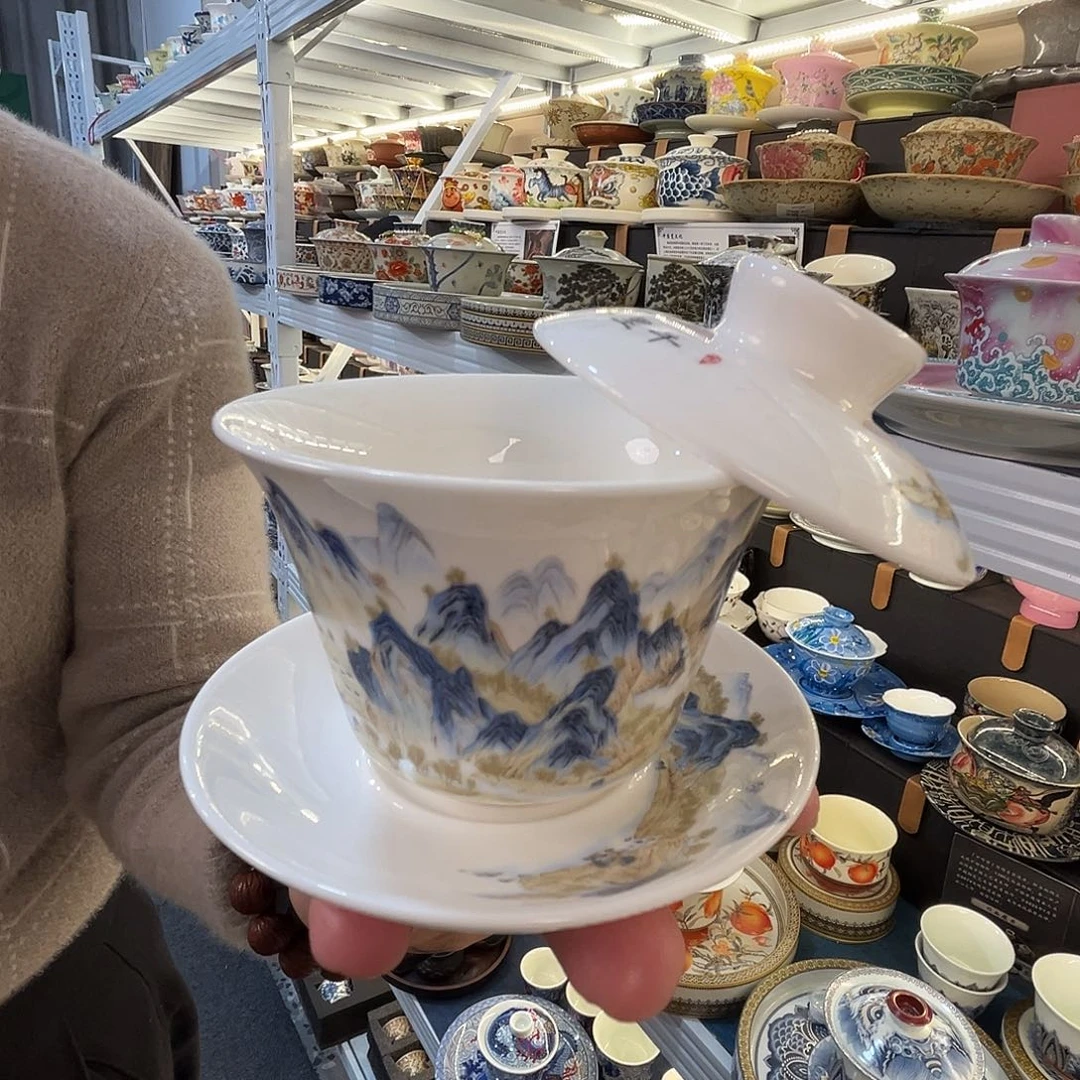 这些盖碗很漂亮！！！