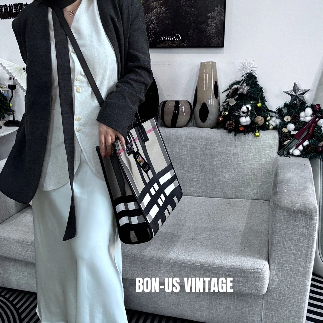 95新 BURBERRY/博柏利 617948/大号琴谱包配皮换新