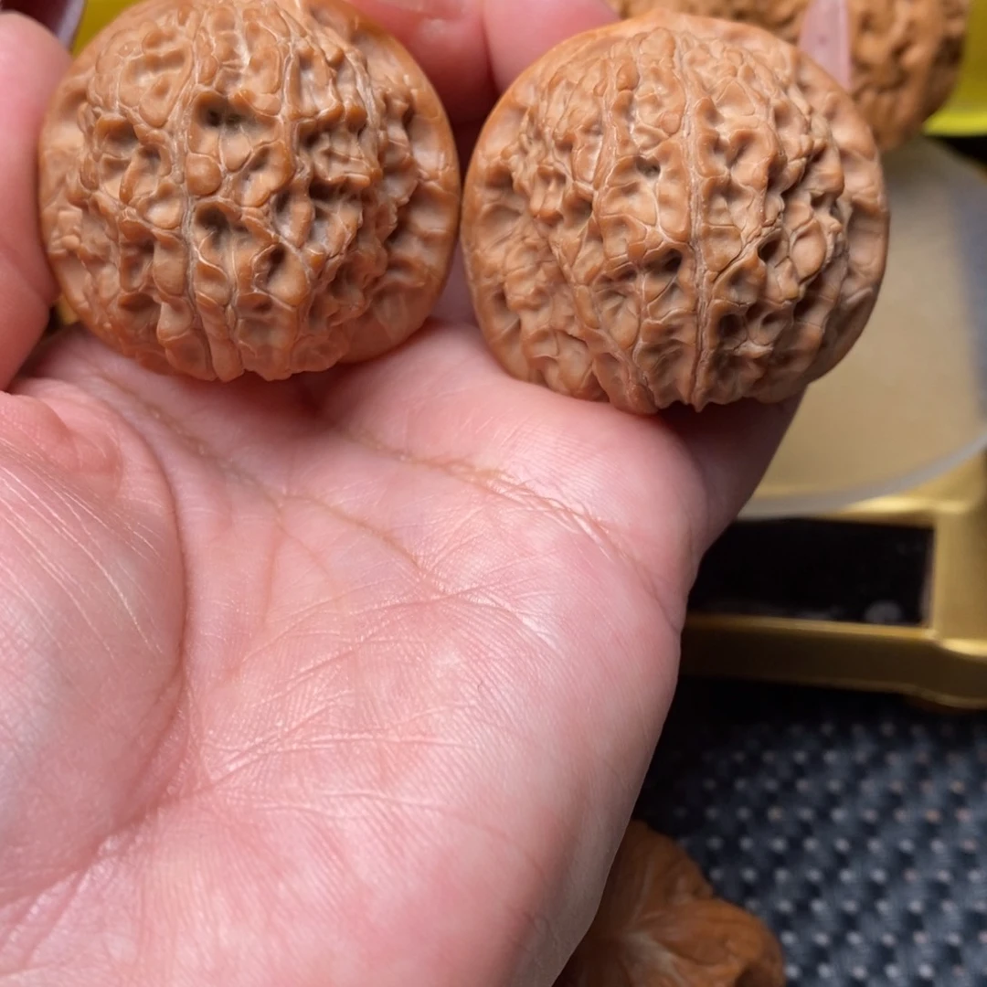 文玩核桃吊坠40血麒麟