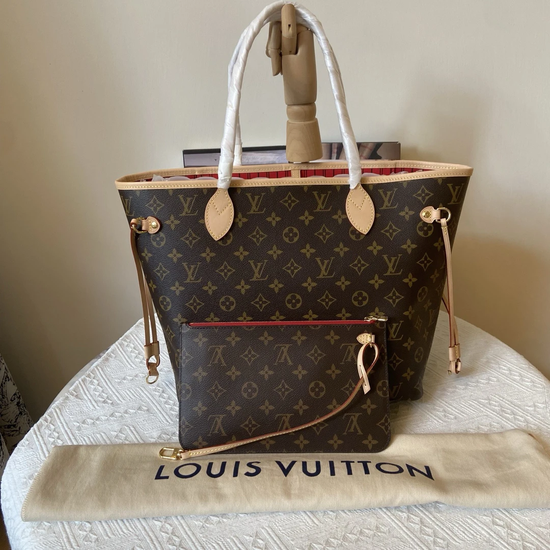 未使用 LouisVuitton/路易威登 neverfull老花红内中号（25新内里）
