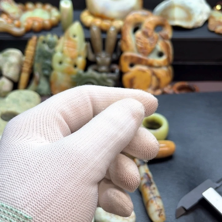 未镶嵌岫岩河磨玉（透闪石质玉）车挂凌