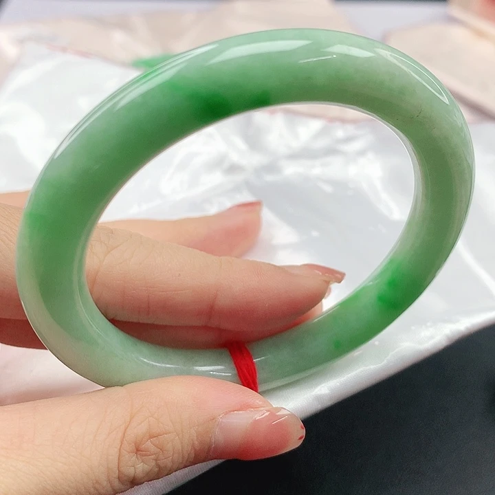 翡翠手镯未镶嵌，313